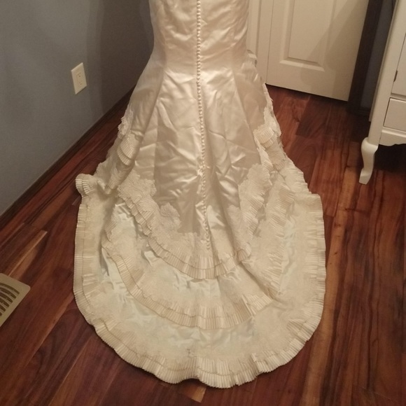 Lazaro Wedding Dress - Picture 5 of 7